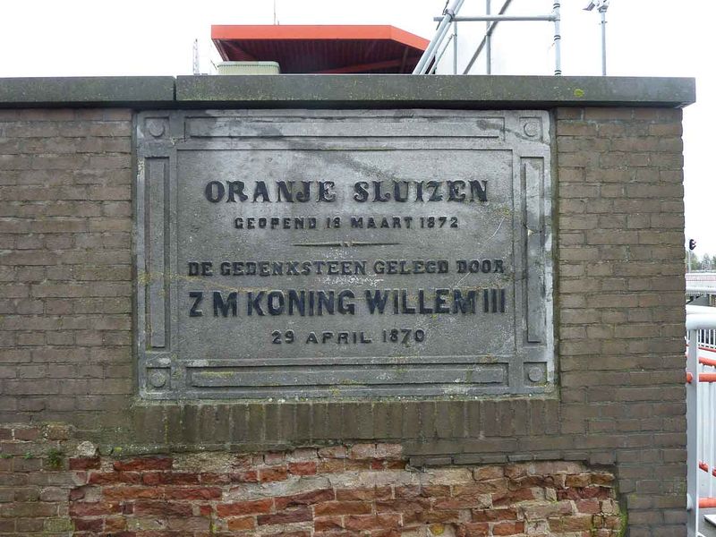 Gedenksteen Oranjesluizen.jpg