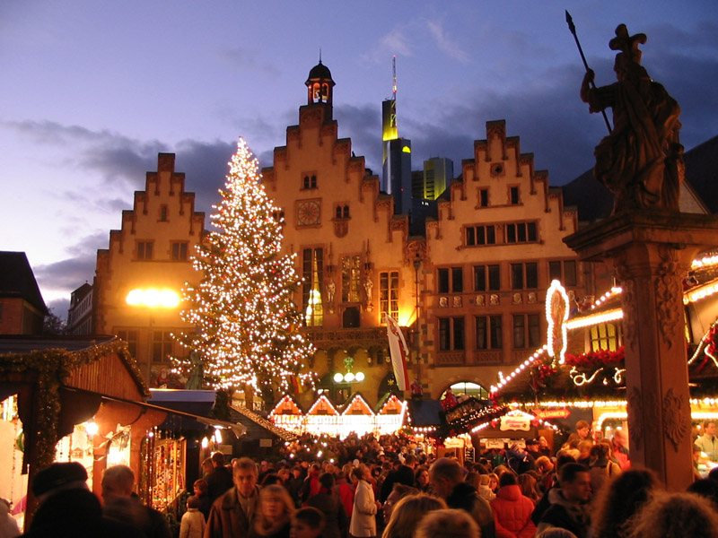 Bestand:Frankfurter weihnachtsmarkt nacht.jpg