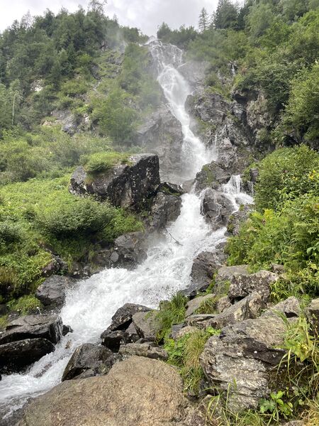 Bestand:Waterval in Oostenrijk.jpg