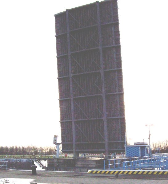 Bestand:Brugsluisverticaalterneuzen.jpg