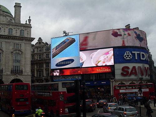 Piccadilly Cirus achtergrond.jpg