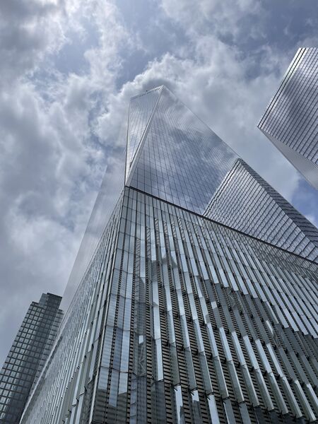 Bestand:1WTC vanaf de onderkant.jpg
